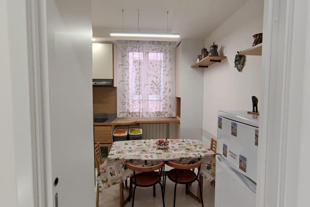 Elegante Alloggio Zona Storica Lecco Exteriör bild