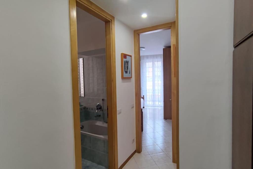 Elegante Alloggio Zona Storica Lecco Exteriör bild
